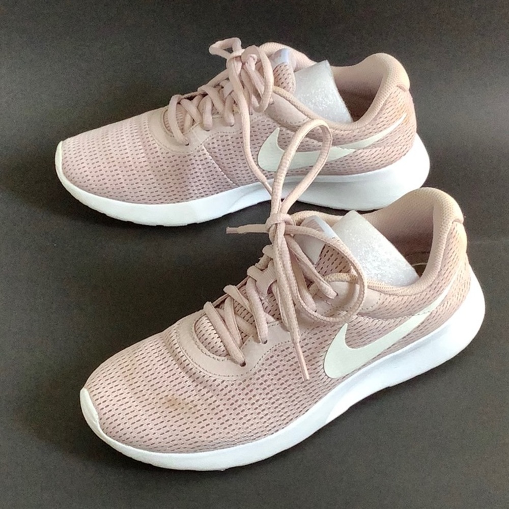 Nike Women’s Tanjun Sneaker Running Shoes Light Pink US: 7